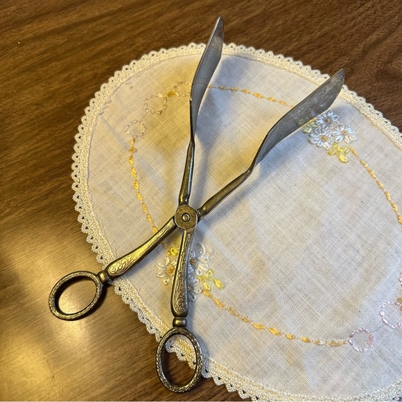Vintage Ornate Silver Plate Scissor Pastry Tongs Dessert Sandwich Finger Loop - Picture 8 of 11